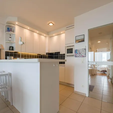 In With Stunning Sea View, Cleaning Included 코크시데