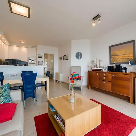 In With Stunning Sea View, Cleaning Included *