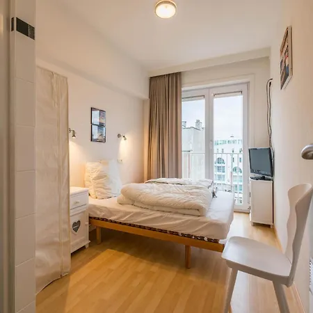 In With Stunning Sea View, Cleaning Included 아파트 *